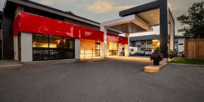 Hotel entrance and parking area at Comfort Inn Ottawa West.