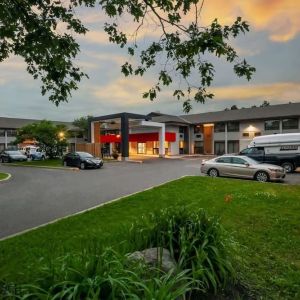 Parking area at Comfort Inn Ottawa West.