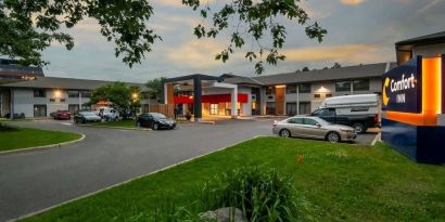 Parking area at Comfort Inn Ottawa West.