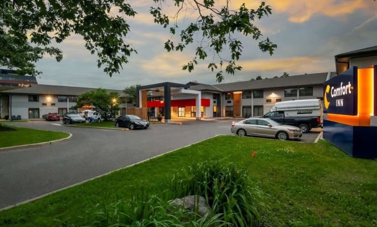 Parking area at Comfort Inn Ottawa West.