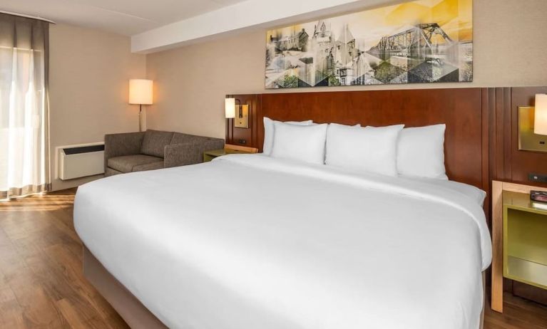 Spacious day use room at Comfort Inn Ottawa West.