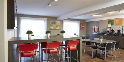 Dining area with comfortable seating, perfect for co-working at Comfort Inn Edmundston.