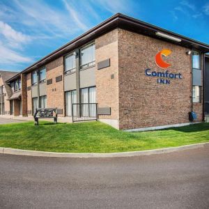 Hotel exterior and parking area at Comfort Inn Edmundston.