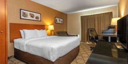 Day use room with TV, work desk, sofa and private bathroom at Comfort Inn Edmundston.