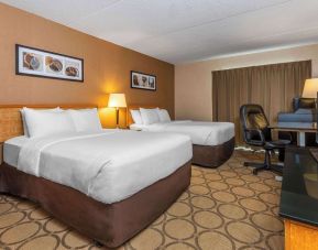 Day use twin room with TV, work desk and private bathroom at Comfort Inn Edmundston.