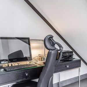 Business center with computer, printer and ergonomic chair at Comfort Inn Chicoutimi.