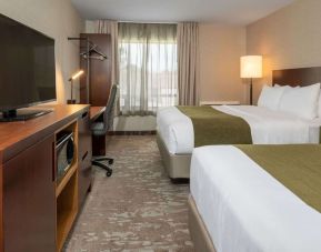 Day use twin room with TV, work desk and private bathroom at Comfort Inn Hamilton.