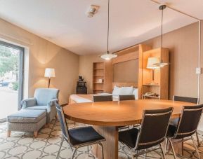 Day use suite with living and dining area at Comfort Inn Drummondville.