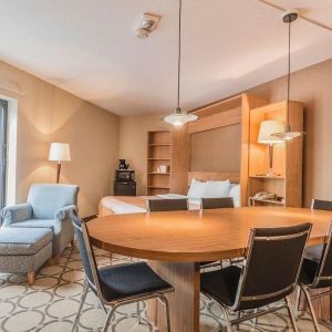 Day use suite with living and dining area at Comfort Inn Drummondville.