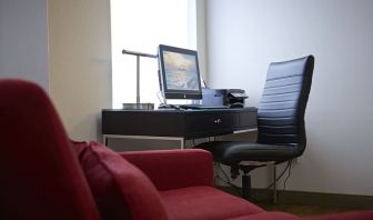 Business center with computer, printer and ergonomic chair at Comfort Inn Boucherville.