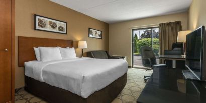 Comfortable day use room with TV, work desk and sofa at Comfort Inn Baie Comeau.