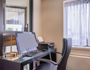 Business center with computer, printer and ergonomic chair at Comfort Inn Baie Comeau.