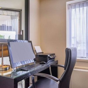 Business center with computer, printer and ergonomic chair at Comfort Inn Baie Comeau.