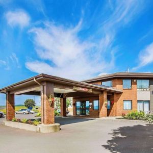 Hotel entrance and parking area at Comfort Inn Amherst.