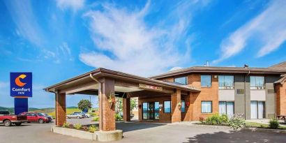 Hotel entrance and parking area at Comfort Inn Amherst.