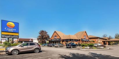 Hotel exterior and parking area at Comfort Inn Brantford.