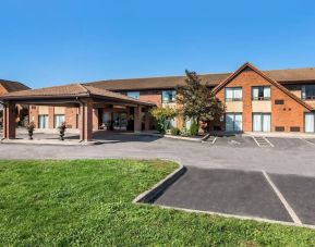 Parking area at Comfort Inn Brantford.