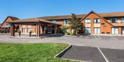 Parking area at Comfort Inn Brantford.