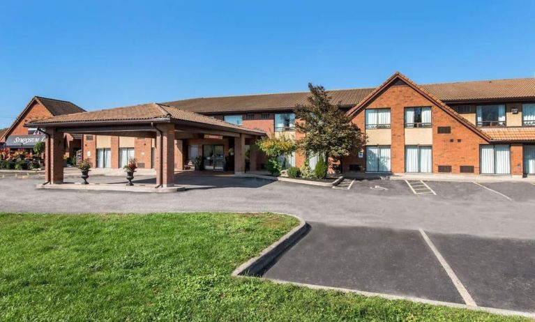 Parking area at Comfort Inn Brantford.