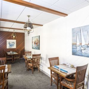 Dining area at Mount Peyton Resort & Conference Center.