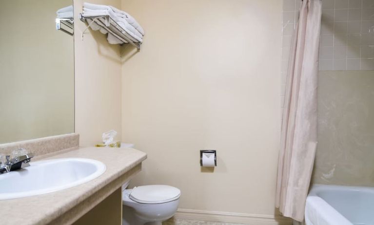 Guest bathroom with tub at Mount Peyton Resort & Conference Center.