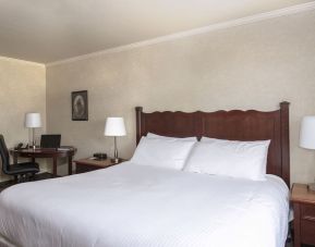 Day use room with work desk at Mount Peyton Resort & Conference Center.