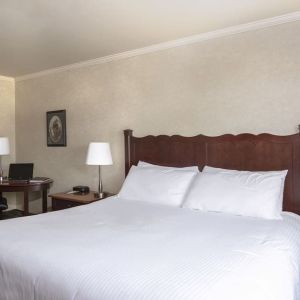 Day use room with work desk at Mount Peyton Resort & Conference Center.