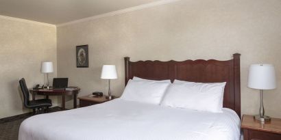 Day use room with work desk at Mount Peyton Resort & Conference Center.