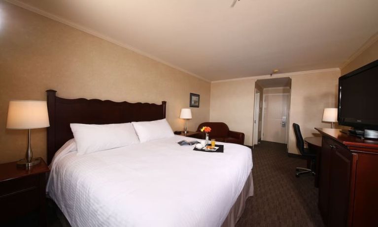 Standard day use room with work desk and sofa at Mount Peyton Resort & Conference Center.