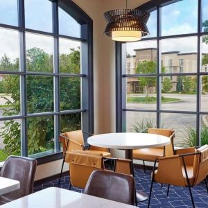 Dining area at Courtyard By Marriott Waterloo St. Jacobs.