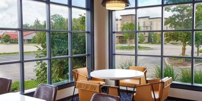 Dining area at Courtyard By Marriott Waterloo St. Jacobs.