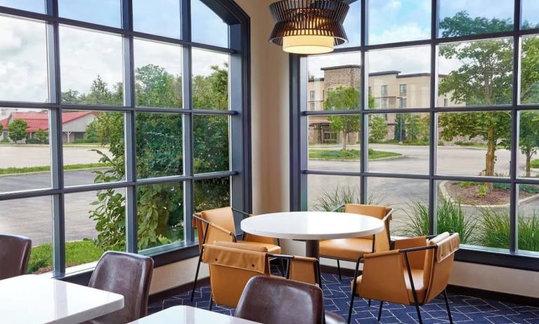 Dining area at Courtyard By Marriott Waterloo St. Jacobs.