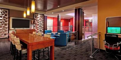 Lounge area perfect for co-working at TownePlace Suites By Marriott London.