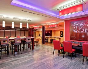 Dining area at TownePlace Suites By Marriott London.