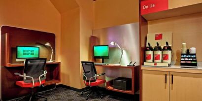 Business center with computers, printers and ergonomic chairs at TownePlace Suites By Marriott London.