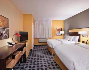 Day use twin room with work desk at TownePlace Suites By Marriott London.