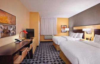 Day use twin room with work desk at TownePlace Suites By Marriott London.