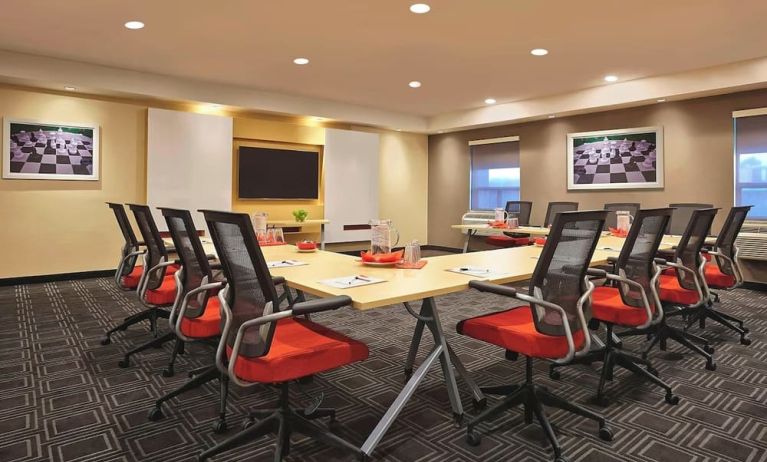 Professional meeting room at TownePlace Suites By Marriott London.