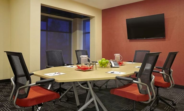 Professional meeting room at TownePlace Suites By Marriott London.