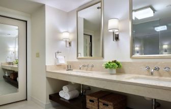 Guest bathroom with shower at Hyatt Regency Boston.