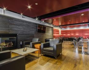 Dining area perfect for coworking at Arc The Hotel Ottawa.