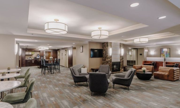 Dining area perfect for coworking at Club Quarters Hotel Wacker At Michigan.