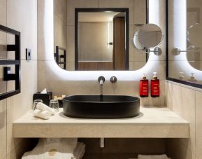 Guest bathroom at Pullman Lyon.