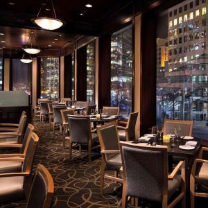 Dining area with comfortable seating, perfect for co-working at Hyatt Regency Vancouver.