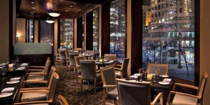 Dining area with comfortable seating, perfect for co-working at Hyatt Regency Vancouver.