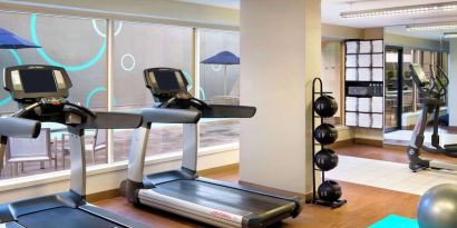 Fully equipped fitness center at Hyatt Regency Vancouver.