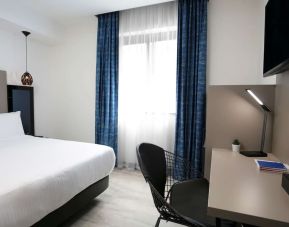 Day use room with natural light at Spark By Hilton Luton.