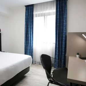 Day use room with natural light at Spark By Hilton Luton.