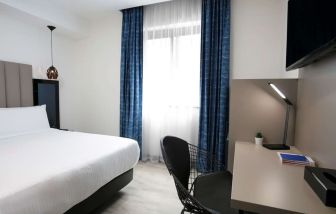 Day use room with natural light at Spark By Hilton Luton.