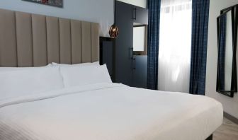 King room at Spark By Hilton Luton.